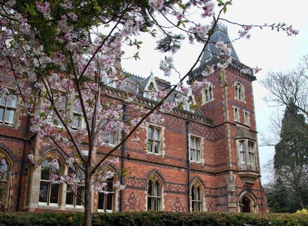 Brownsover Hall 럭비 외부 사진