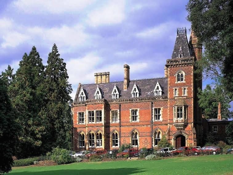 Brownsover Hall 럭비 외부 사진